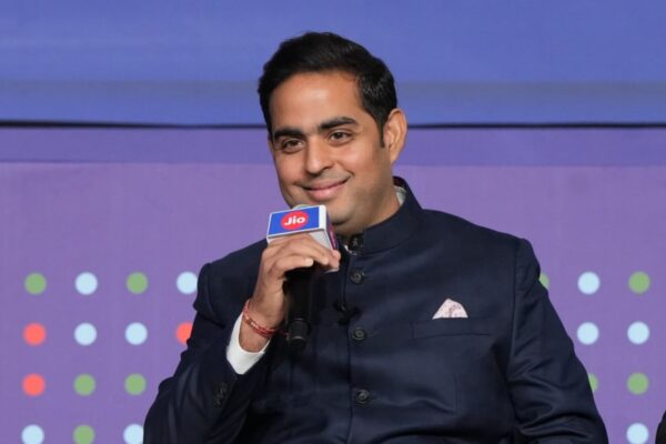 Las acciones de Jio se disparan un 21% en su exitosa salida a bolsa en la India.