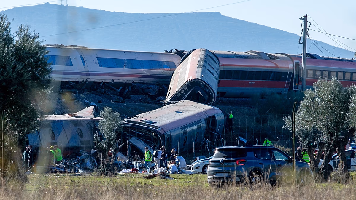 Imágenes Exclusivas: Primeras tomas del desastre del tren de alta velocidad en España