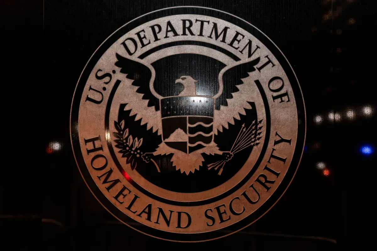 Filtración de datos: Ciberataque expone información personal de miles de empleados de Seguridad Nacional, incluidos agentes de CBP e ICE.