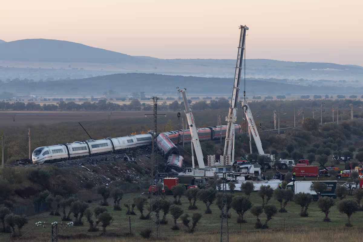 Colisión de trenes en Toledo: Actualización en tiempo real y respuestas de los servicios de emergencia en Urda, España