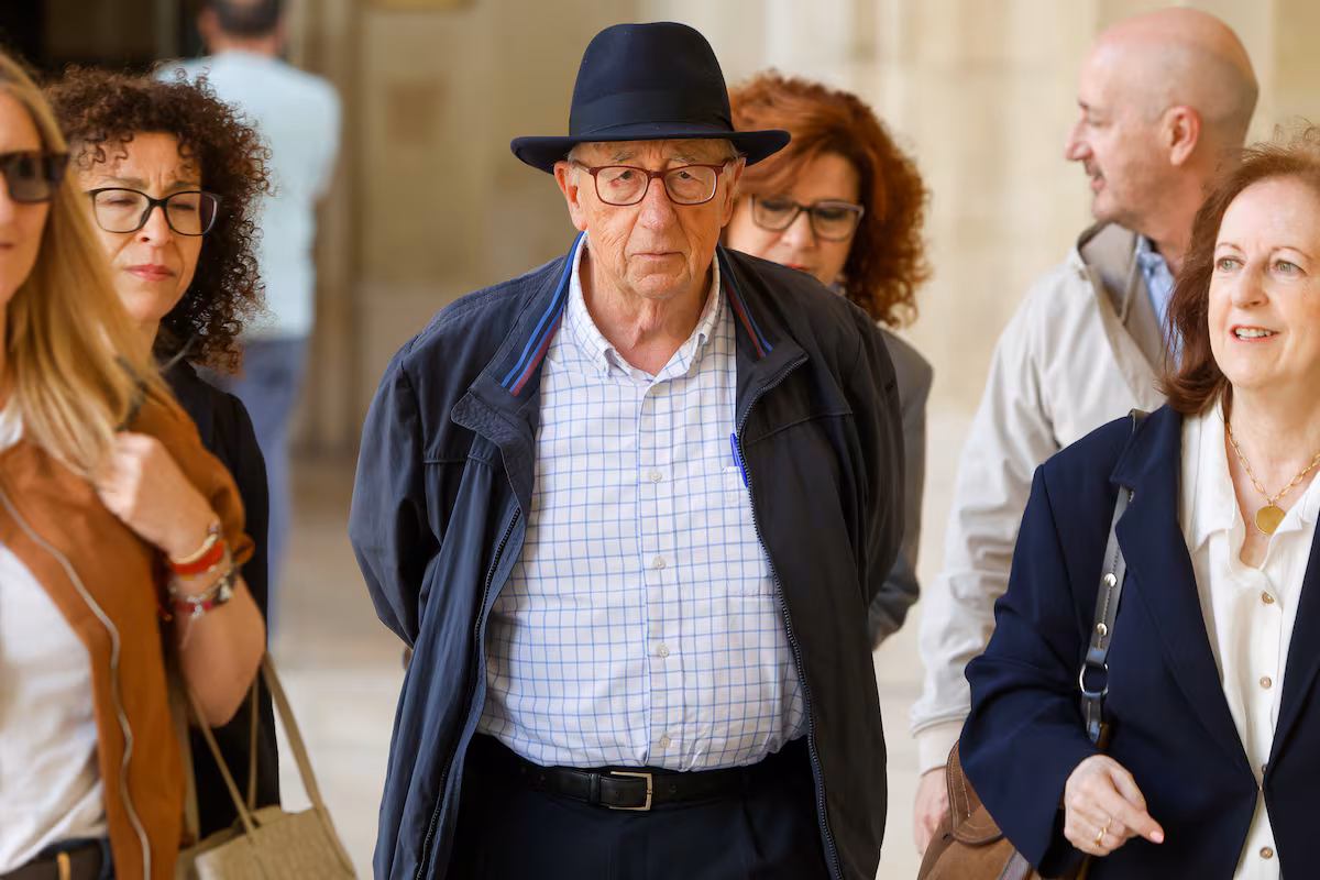 Exsenador Julio de España sentenced to 18 months in prison for sexual assault on a patient during his medical practice