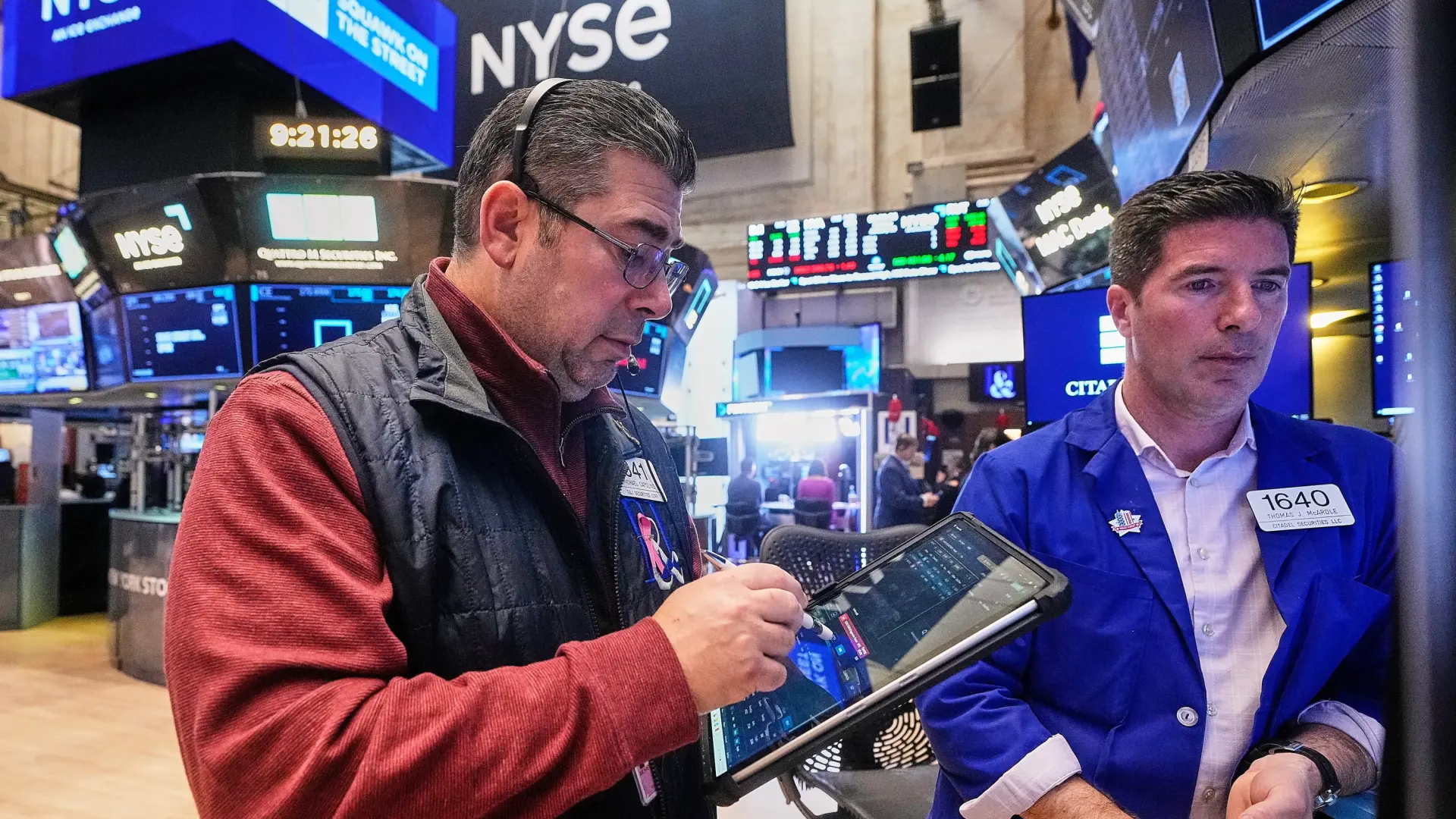 Wall Street enfrenta su peor día desde junio con una caída del 1,1% en el Dow Jones, impulsada por el sector tecnológico.