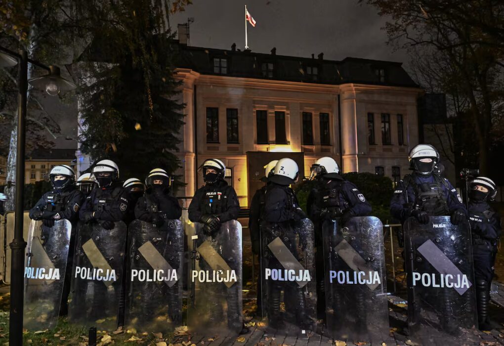 Crisis institucional en Polonia tras la destitución del presidente del Tribunal Constitucional